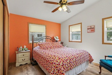 Welcome to this charming, turn key move-in-ready channel front - photo 15