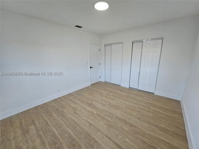 This beautiful house offers 3 bedrooms, 2 bathrooms ensuring - photo 15