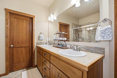 Welcome to this beautiful home in the gated community of Shelley - photo 15