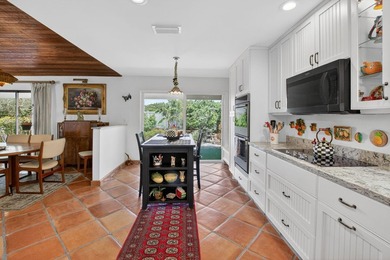 Renovated 2 bedroom, 2.5 bathroom garden paradise on a desirable - photo 15