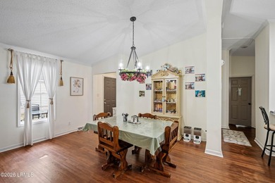 Welcome to 21 Caswell in the highly sought-after Picket Fences - photo 16