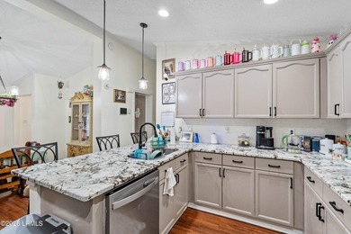 Welcome to 21 Caswell in the highly sought-after Picket Fences - photo 18