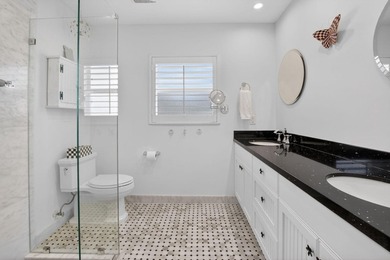 Renovated 2 bedroom, 2.5 bathroom garden paradise on a desirable - photo 18