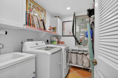Renovated 2 bedroom, 2.5 bathroom garden paradise on a desirable - photo 20