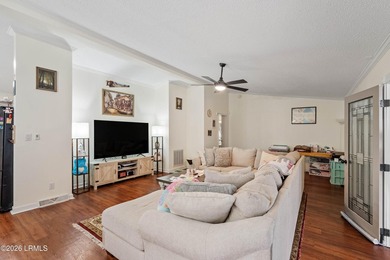 Welcome to 21 Caswell in the highly sought-after Picket Fences - photo 23