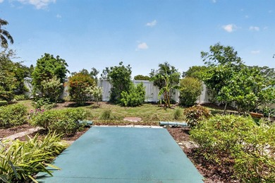 Renovated 2 bedroom, 2.5 bathroom garden paradise on a desirable - photo 23