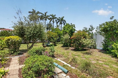 Renovated 2 bedroom, 2.5 bathroom garden paradise on a desirable - photo 24