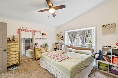 Welcome to 21 Caswell in the highly sought-after Picket Fences - photo 25