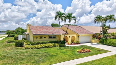Renovated 2 bedroom, 2.5 bathroom garden paradise on a desirable - photo 26