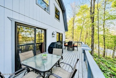 Welcome to this beautifully situated 3-bedroom, 2-bath home - photo 7