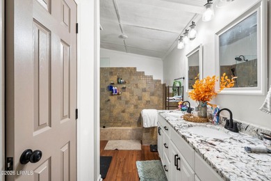 Welcome to 21 Caswell in the highly sought-after Picket Fences - photo 29