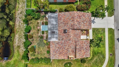 Renovated 2 bedroom, 2.5 bathroom garden paradise on a desirable - photo 29