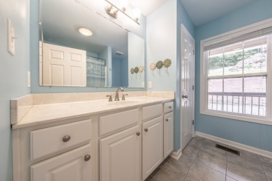 Sleeps 12! 2 Docks, Private String, Boat Storage, LakeFront/View - photo 12