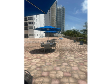 True oceanfront Miami Beach living with direct Atlantic Ocean - photo 27