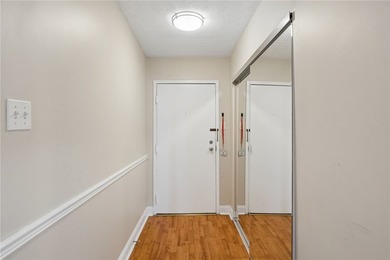 MOVE-IN CONDITION! OPEN CONCEPT! INCREDIBLE VIEWS! Enjoy low - photo 3