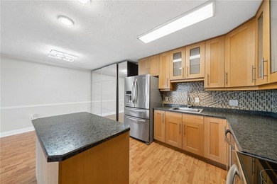 MOVE-IN CONDITION! OPEN CONCEPT! INCREDIBLE VIEWS! Enjoy low - photo 5