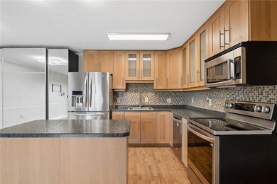 MOVE-IN CONDITION! OPEN CONCEPT! INCREDIBLE VIEWS! Enjoy low - photo 7