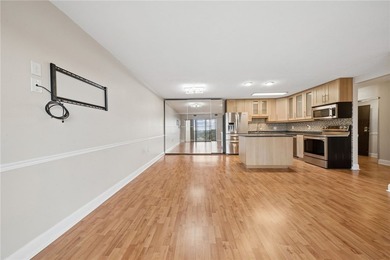 MOVE-IN CONDITION! OPEN CONCEPT! INCREDIBLE VIEWS! Enjoy low - photo 9