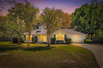 Welcome to this charming single-family home offering comfort - photo 1