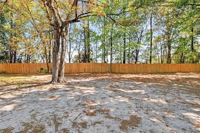 Welcome to this charming single-family home offering comfort - photo 4