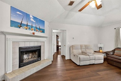 Welcome to this charming single-family home offering comfort - photo 8