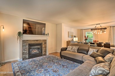 Exquisite TURN-KEY home in The Hideout, a four-season - photo 4