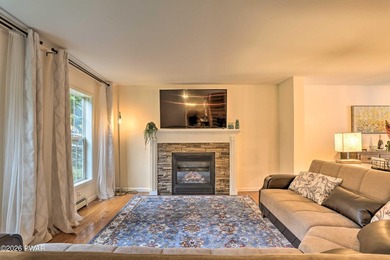 Exquisite TURN-KEY home in The Hideout, a four-season - photo 7