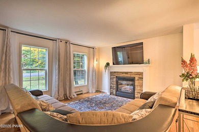 Exquisite TURN-KEY home in The Hideout, a four-season - photo 8
