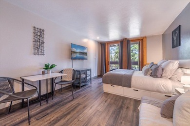 Welcome to this beautifully updated studio in the original - photo 1