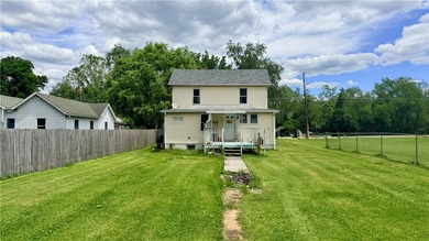 Opportunity awaits! This 2 bedroom 1 bath home is ready for your - photo 2
