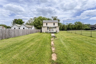 Opportunity awaits! This 2 bedroom 1 bath home is ready for your - photo 4