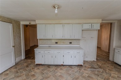 Opportunity awaits! This 2 bedroom 1 bath home is ready for your - photo 8