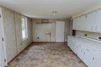 Opportunity awaits! This 2 bedroom 1 bath home is ready for your - photo 10