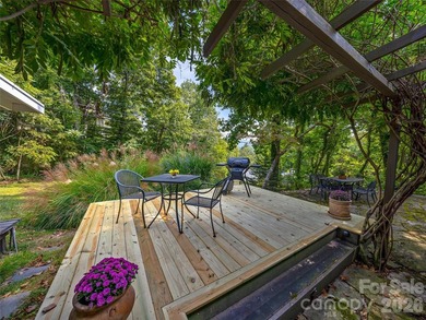 Tucked away at the end of a quiet dead-end road, 5 Hillcrest - photo 30