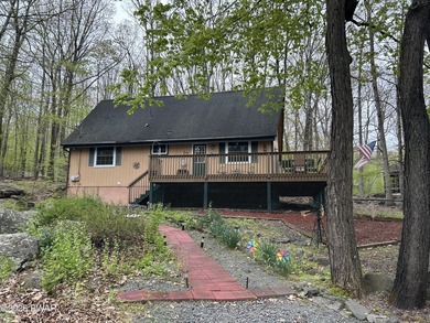 Hemlock Farms Chalet: One-level living on over 3/4 of an acre - photo 3