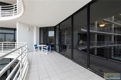 Experience coastal living at Sunchase IV in this spacious - photo 15