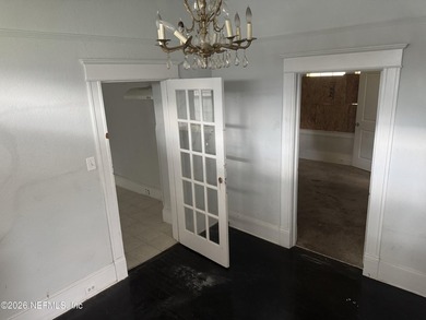 WONDERFUL OPPORTUNITY IN SPRINGFIELD! Built in 1922, this - photo 18