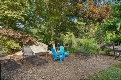 Welcome to 9 Starview Avenue, a beautifully maintained home set - photo 25