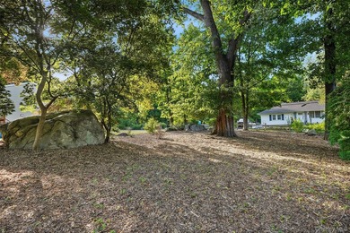Welcome to 9 Starview Avenue, a beautifully maintained home set - photo 26