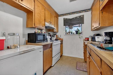 Excellent investment opportunity or owner-occupant purchase with - photo 29