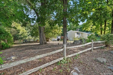 Welcome to 9 Starview Avenue, a beautifully maintained home set - photo 31