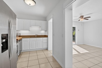 Beautifully renovated 3-bedroom, 2-bath single-family home - photo 3