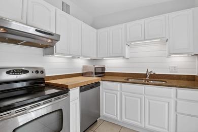 Beautifully renovated 3-bedroom, 2-bath single-family home - photo 4