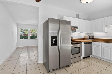 Beautifully renovated 3-bedroom, 2-bath single-family home - photo 5
