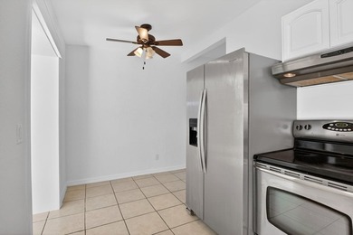 Beautifully renovated 3-bedroom, 2-bath single-family home - photo 6