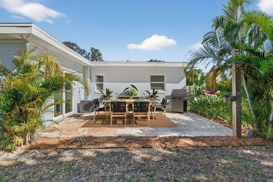 Beautifully renovated 3-bedroom, 2-bath single-family home - photo 8