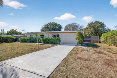 Beautifully renovated 3-bedroom, 2-bath single-family home - photo 10