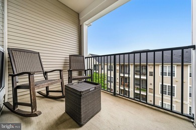 Beautifully maintained condo located in the highly desirable - photo 10