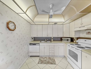 A rare opportunity to own a bright and spacious 2 bedroom, 2 - photo 5