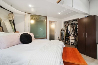 One-of-a-kind property in Lost Bridge Village. Fully renovated - photo 11